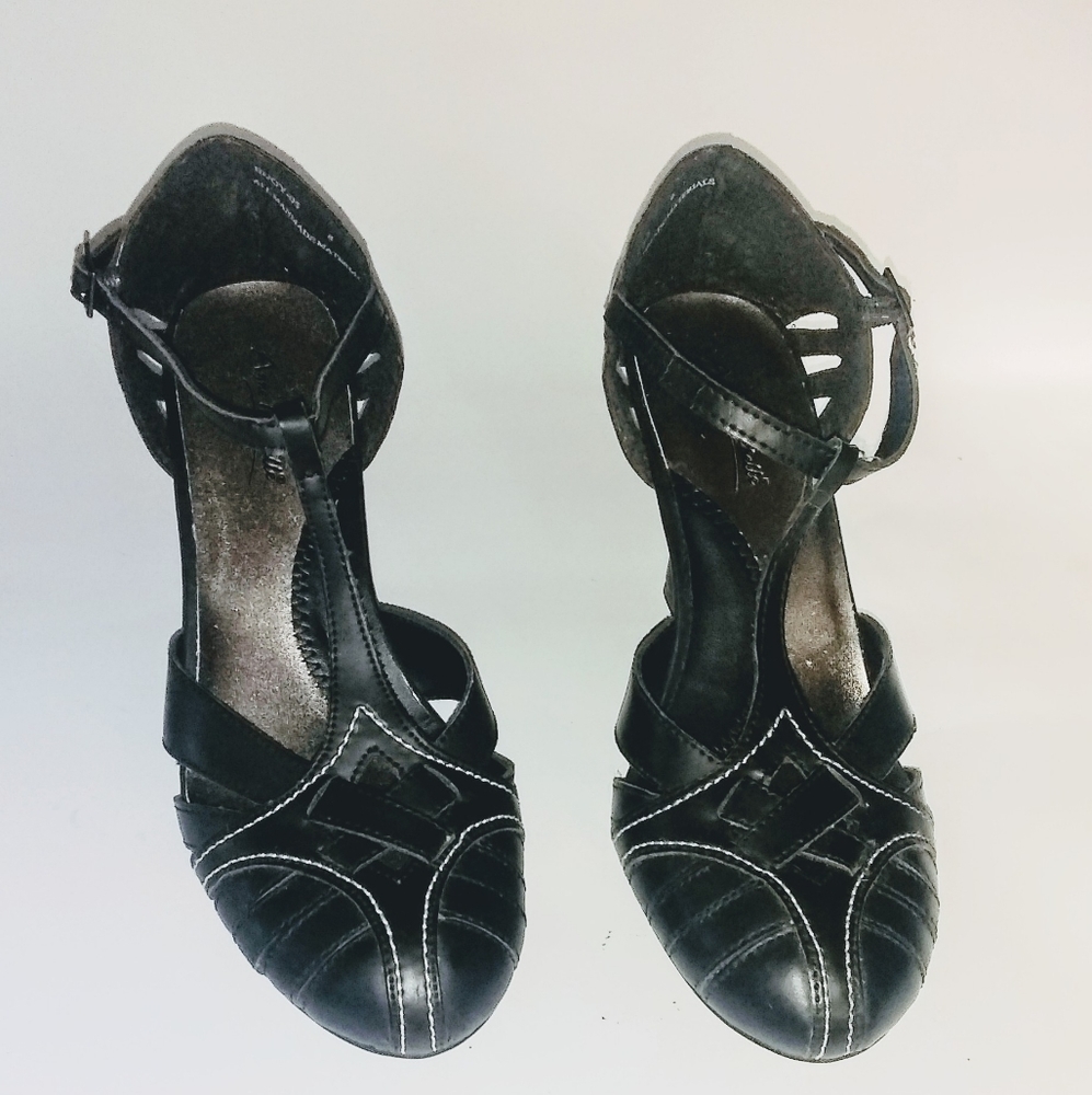 Anne Michelle "EDGY-50" Black Wedge Sandal Size 8
